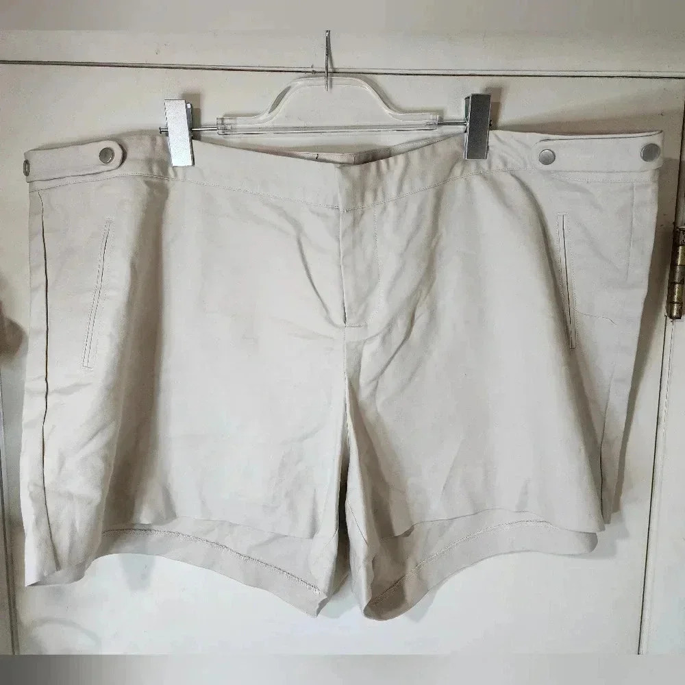 Torrid Light Khaki Shorts Plus Size 26, 4.5" Inseam